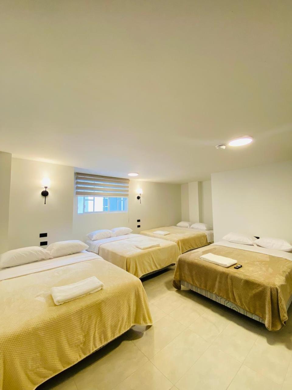 Hotel Bombay بانيوس المظهر الخارجي الصورة